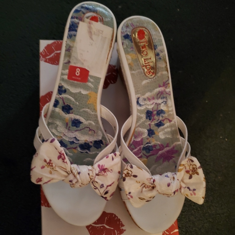 Two Lips Platform Sandal
